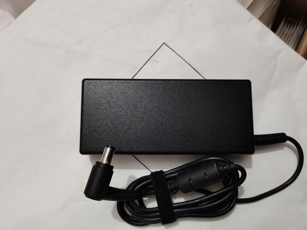 NOWY OEM Delta 19V 7.1A 135W A – Pc Gaming News recenzja i cena